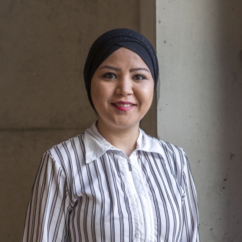 Porträt von Mariam Rezai, arbeitet in der Hauswartung des gate27 in Winterthur